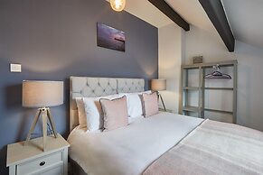 Host Stay Emerald Hideaway