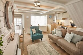 Host Stay Jet Cottage