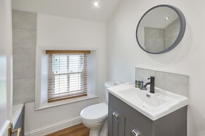 Host Stay Dunsley Chapel