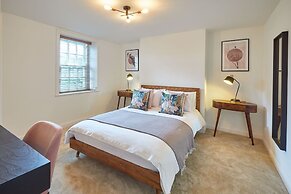 Host Stay Dunsley Chapel