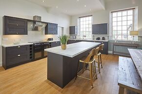 Host Stay Dunsley Chapel