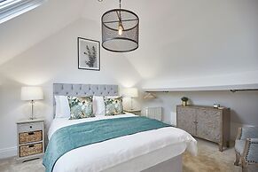 Host Stay Dunsley Chapel