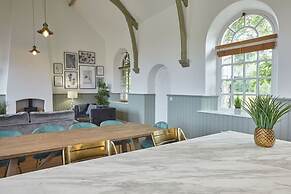 Host Stay Dunsley Chapel