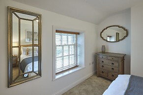 Host Stay Dunsley Chapel