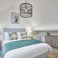 Host Stay Dunsley Chapel