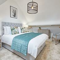 Host Stay Dunsley Chapel