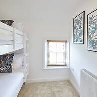 Host Stay Dunsley Chapel