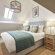 Host Stay Dunsley Chapel