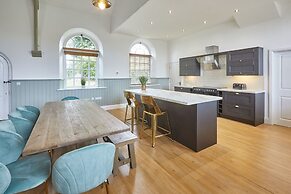 Host Stay Dunsley Chapel