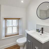 Host Stay Dunsley Chapel