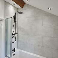 Host Stay Dunsley Chapel