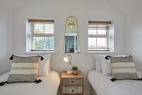 Host Stay Dunsley Chapel