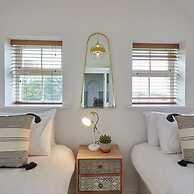 Host Stay Dunsley Chapel