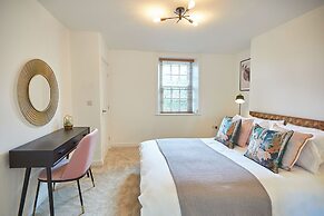 Host Stay Dunsley Chapel