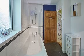 Host Stay Esk View Cottage