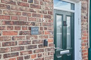 Host Stay Artist House