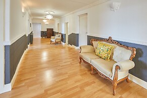Host Stay Regency Mansions Apartment