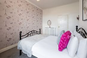 Host Stay Regency Mansions Apartment