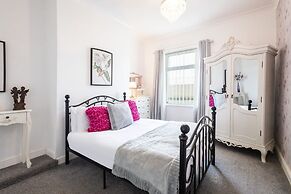 Host Stay Regency Mansions Apartment