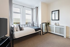 Host Stay Regency Mansions Apartment