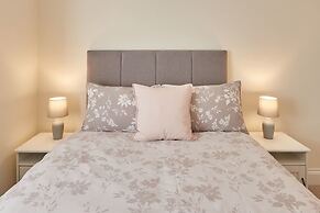 Host Stay South Cliff Apartment