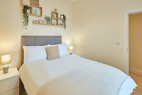 Host Stay South Cliff Apartment