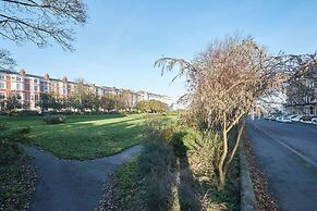 Host Stay South Cliff Apartment