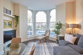 Host Stay South Cliff Apartment