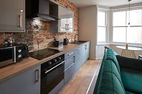 Host Stay Umpire s Watch North Marine House