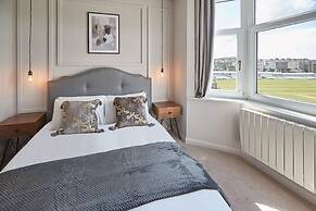 Host Stay Umpire s Watch North Marine House