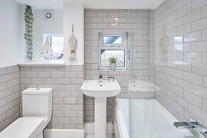 Host Stay Retreat By The Sea