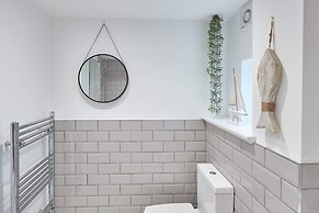 Host Stay Retreat By The Sea