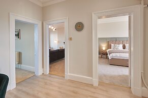 Host Stay Huntcliff View Apartment