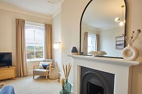 Host Stay Huntcliff View Apartment