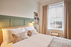 Host Stay Huntcliff View Apartment