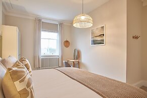 Host Stay Huntcliff View Apartment
