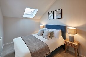 Host Stay Skyline Apartment