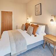 Host Stay Skyline Apartment