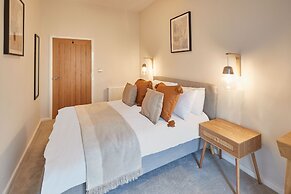 Host Stay Skyline Apartment