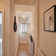 Host Stay Skyline Apartment