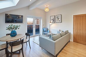 Host Stay Skyline Apartment