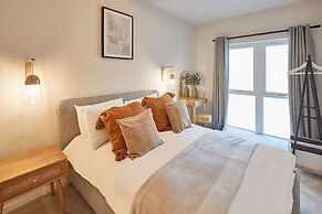 Host Stay Skyline Apartment