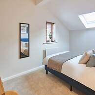 Host Stay Skyline Apartment