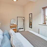 Host Stay Skyline Apartment