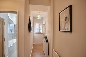 Host Stay Skyline Apartment