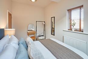 Host Stay Skyline Apartment