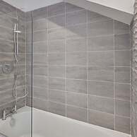 Host Stay Skyline Apartment