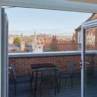 Host Stay Skyline Apartment