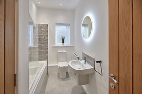 Host Stay Skyline Apartment