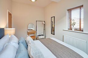 Host Stay Skyline Apartment